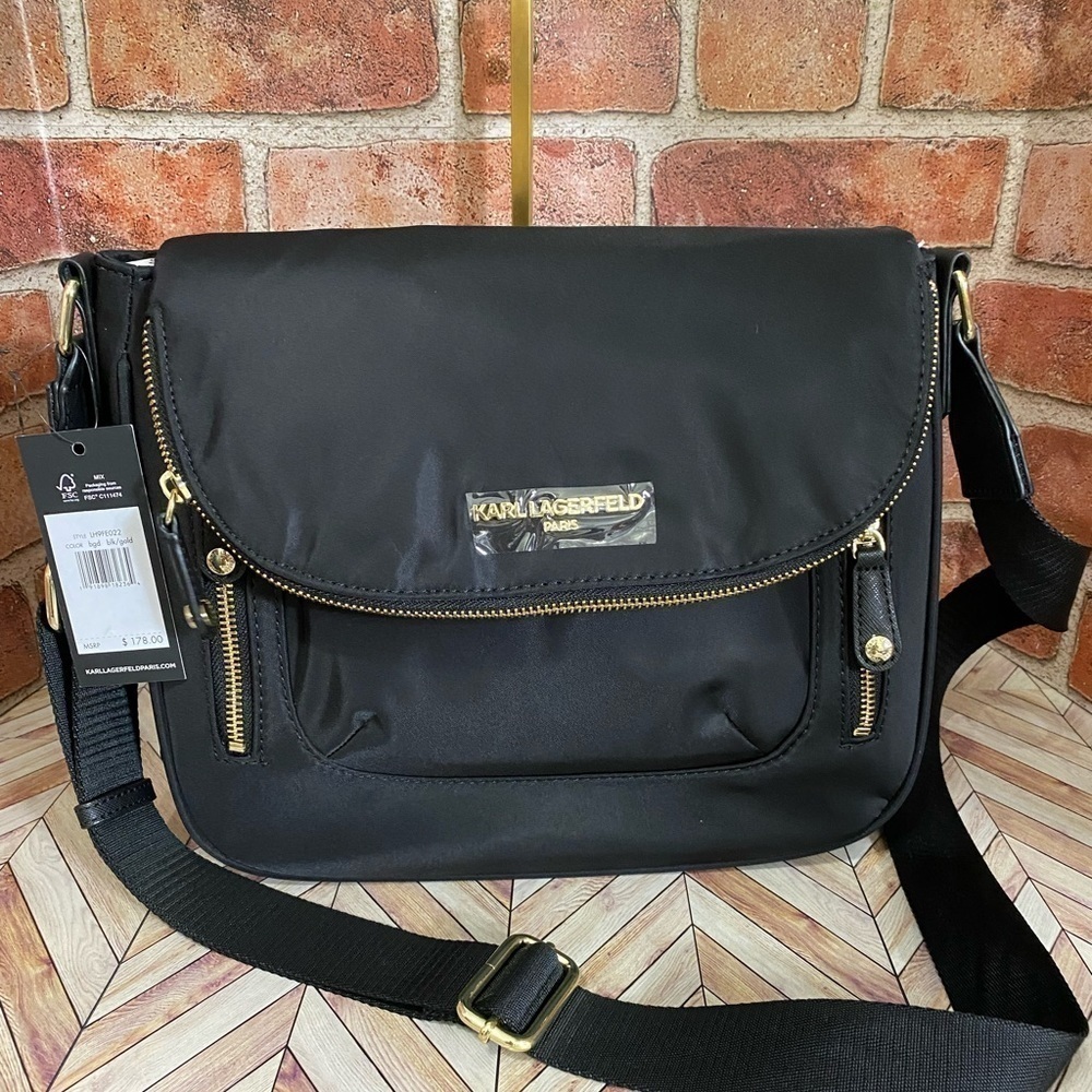 NWT Perfect travel bag or everyday bag! Great quality.